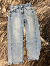 Load image into Gallery viewer, High Rise Crop Barrel Jean