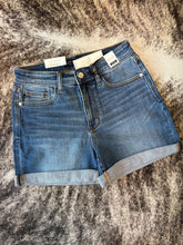Load image into Gallery viewer, Mid Rise Slim Shorts
