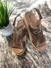 Load image into Gallery viewer, Darlin' Sandals
