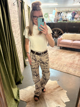 Load image into Gallery viewer, Sleeveless Knit Sweater
