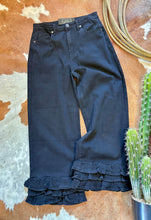 Load image into Gallery viewer, Black Ruffle Hem Cropped Pants
