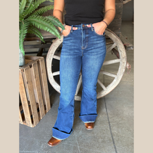 Load image into Gallery viewer, Trouser Hem Tummy Control Jeans
